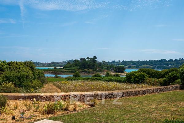 À vendre – Propriété de caractère avec vue mer, accès direct à la plage et prestations haut de gamme