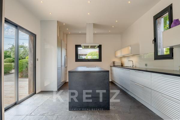 À vendre – Propriété de caractère avec vue mer, accès direct à la plage et prestations haut de gamme