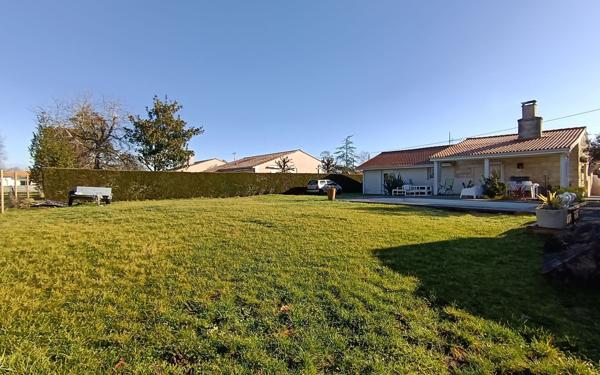 Maison à vendre    4 pièces •  Saint-Loubès