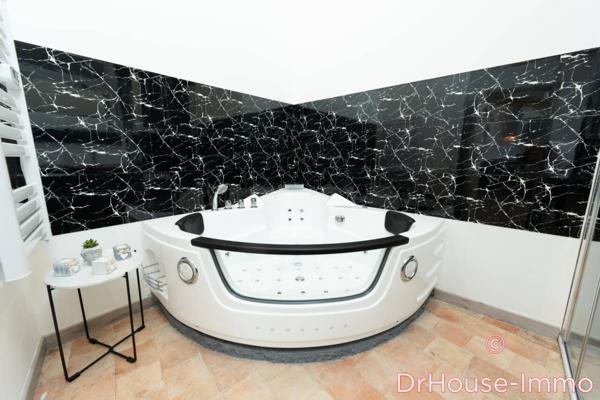 Immeuble à vendre 14 pièces de 340 m²