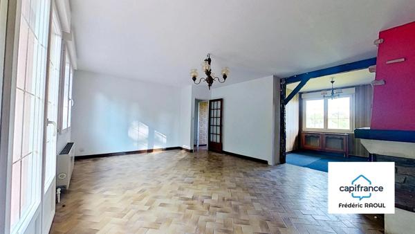 Maison de plain-pied avec sous-sol complet et grand terrain – Vue dégagée !