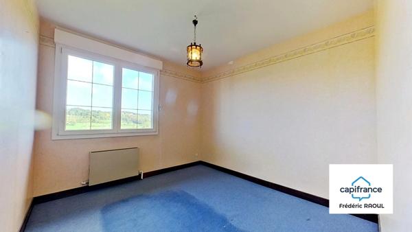 Maison de plain-pied avec sous-sol complet et grand terrain – Vue dégagée !