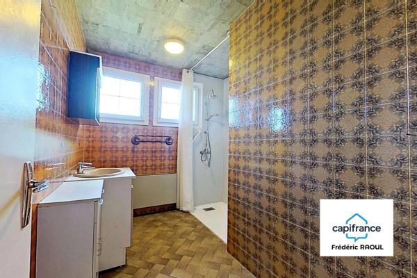 Maison de plain-pied avec sous-sol complet et grand terrain – Vue dégagée !