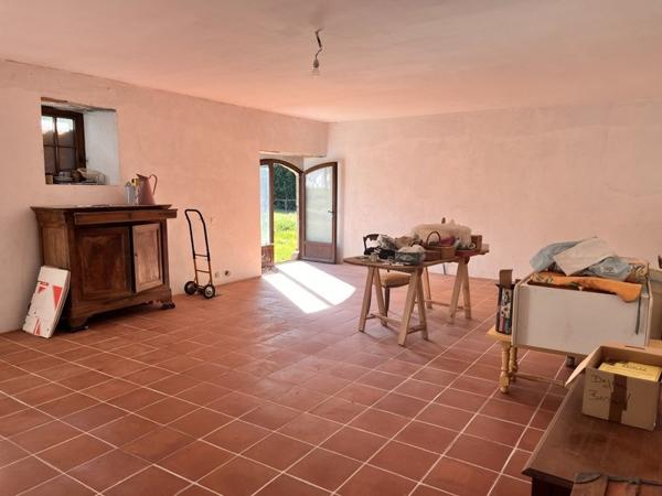 Grange à vendre |  Altillac |  3 pièces | 200 m²