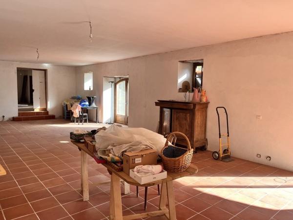 Grange à vendre |  Altillac |  3 pièces | 200 m²