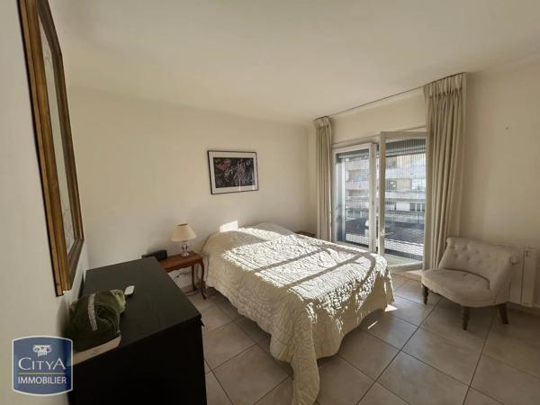 Appartement à louer 4 pièces 82.68m² Avignon (84000)