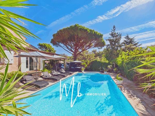 COUP DE CŒUR – PISCINE • CALME • LE BRUSC À 5 MIN