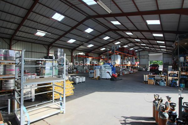 Local commercial de 890 m²