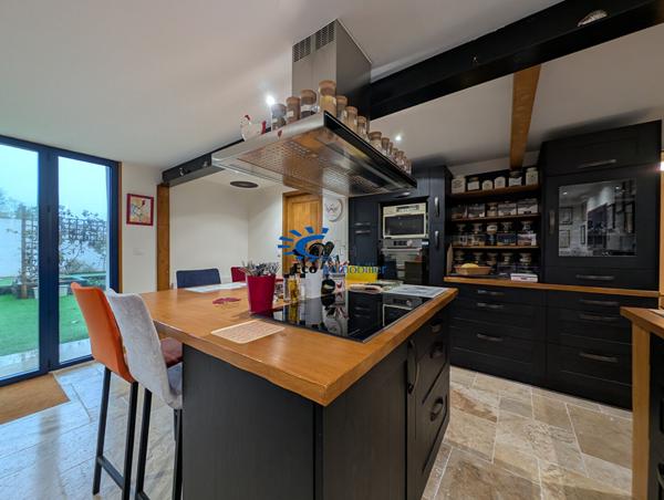 EXCLUSIVITE MAISON CHARENTAISE 4 CHAMBBRES GARAGE PISCINE  Marans