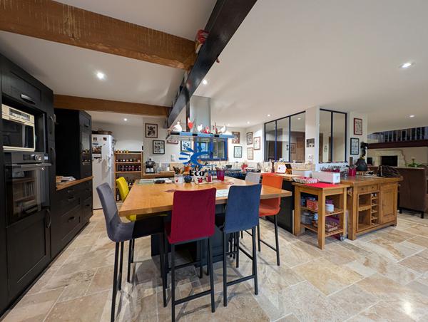 EXCLUSIVITE MAISON CHARENTAISE 4 CHAMBBRES GARAGE PISCINE  Marans