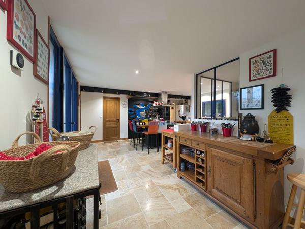 EXCLUSIVITE MAISON CHARENTAISE 4 CHAMBBRES GARAGE PISCINE  Marans