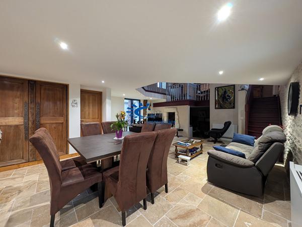 EXCLUSIVITE MAISON CHARENTAISE 4 CHAMBBRES GARAGE PISCINE  Marans