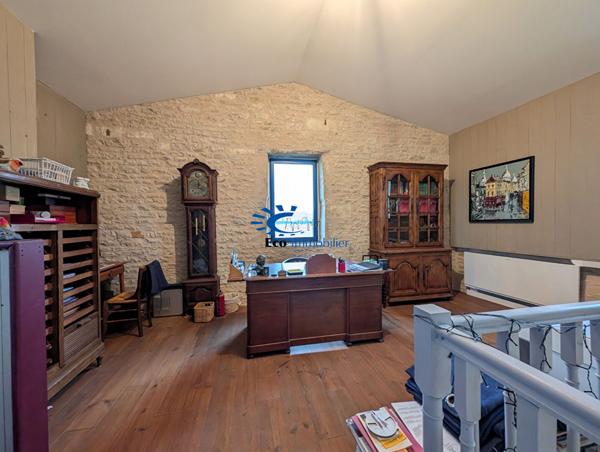 EXCLUSIVITE MAISON CHARENTAISE 4 CHAMBBRES GARAGE PISCINE  Marans