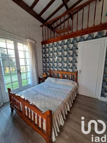 Maison traditionnelle 7 pièces de 190 m² à Étaules (17750)