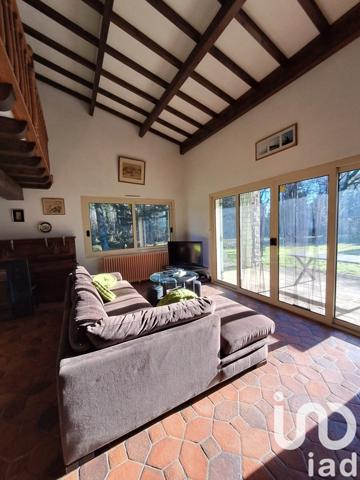 Maison traditionnelle 7 pièces de 190 m² à Étaules (17750)