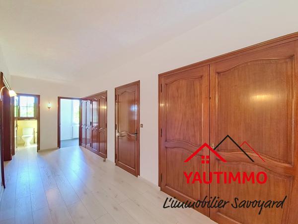 CRANVES-SALES – Maison 243 m² – Terrain 860 m² – 5 chambres – Possibilité 2 appartements – Grand garage