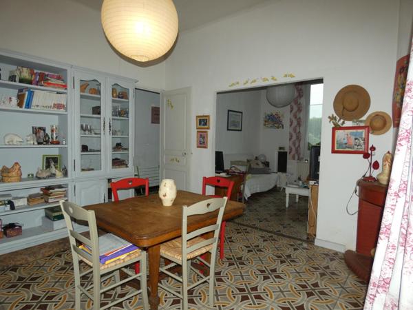 Maison de ville plain pied 102m² sur terrain arboré de 261m² avec garage