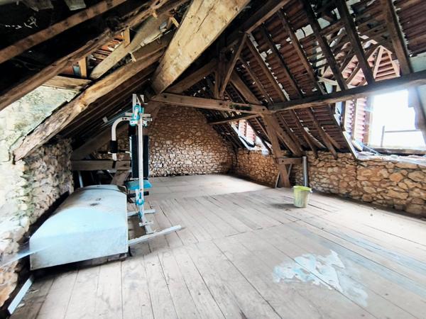 MAISON EN PIERRE A RESTAURER SUR 24474 m2