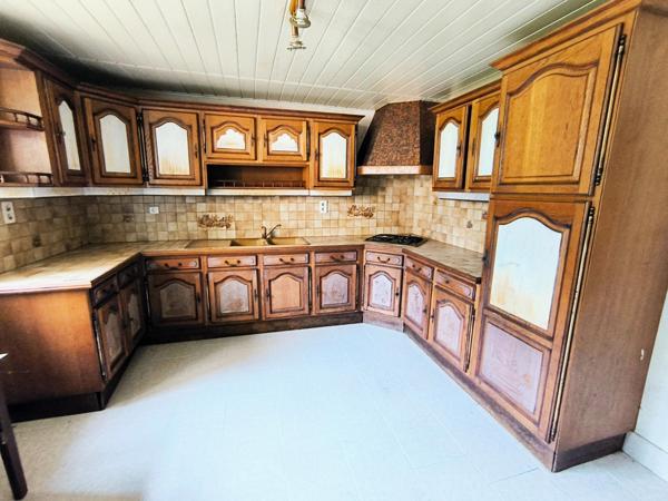 MAISON EN PIERRE A RESTAURER SUR 24474 m2