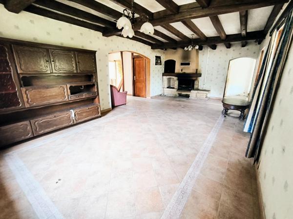 MAISON EN PIERRE A RESTAURER SUR 24474 m2