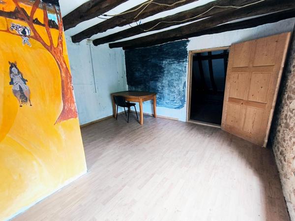 MAISON EN PIERRE A RESTAURER SUR 24474 m2