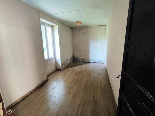 MAISON EN PIERRE A RESTAURER SUR 24474 m2