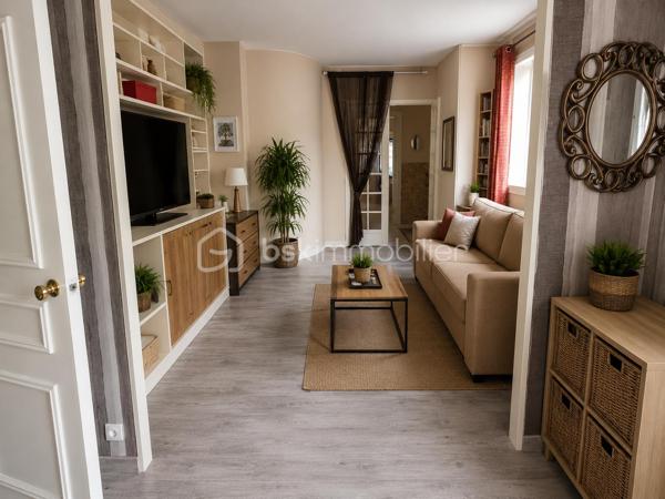 Au cœur du village Kaufman, venez découvrir ce beau plain-pied avec grande extension véranda et combles aménagés ! 

D'une surface de 150 m2 au total, cette maison se compose au RDC d'une entrée, d'une cuisine ouvrable sur le séjour + grande extension véranda récente de 30 m2 environ isolée et chauffée par une pompe à chaleur. Accès à un très beau jardin sans vis-à-vis. 
Accès garage et buanderie. 

Toujours au RDC, une SDB et trois chambres dont une suite parentale avec accès au jardin et salle d'eau privative.
Dans les combles aménagés, deux belles chambres et une pièce d'eau. Au total 4 chambres et un bureau. 

Situation idéale, au CALME et proches écoles et commerces.
Prestations énergétiques récentes : double vitrage, pompe à chaleur,  panneaux solaires.. pour un DPE en B et une gestion maîtrisée de l'énergie !


Visite sur RDV