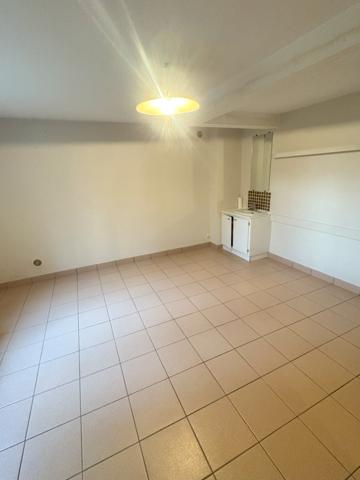 LES SORINIERES : Grande Maison Familiale à rénover en plein coeur du bourg