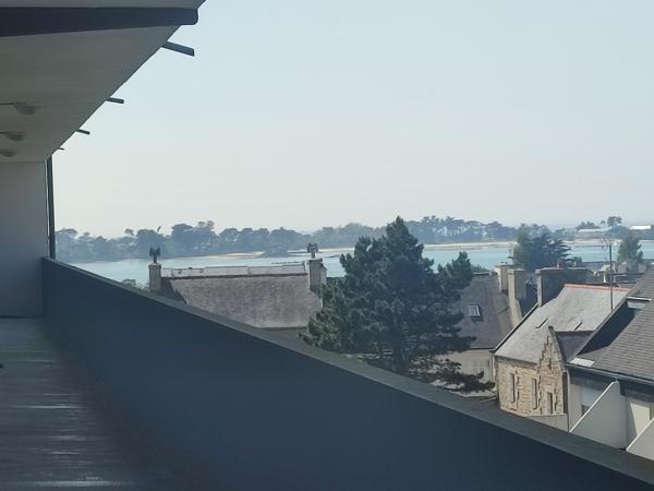 ROSCOFF – Agréable T1 bis avec balcon exposé sud, parking privé et petite vue mer et cave