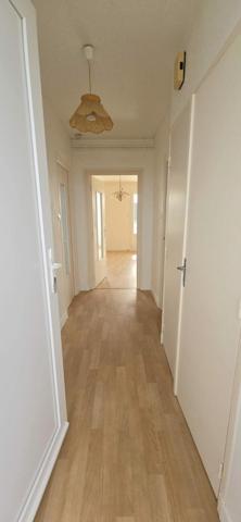 ROSCOFF – Agréable T1 bis avec balcon exposé sud, parking privé et petite vue mer et cave
