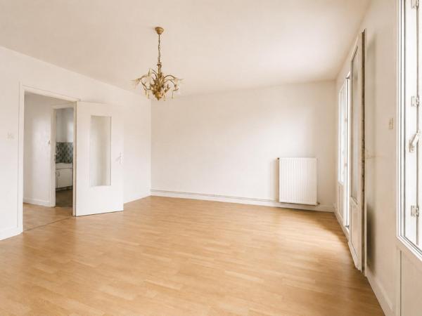 ROSCOFF – Agréable T1 bis avec balcon exposé sud, parking privé et petite vue mer et cave