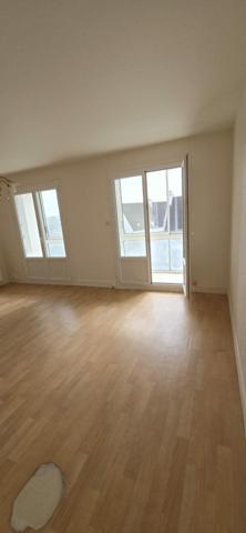 ROSCOFF – Agréable T1 bis avec balcon exposé sud, parking privé et petite vue mer et cave