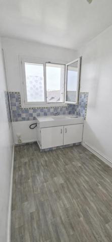 ROSCOFF – Agréable T1 bis avec balcon exposé sud, parking privé et petite vue mer et cave