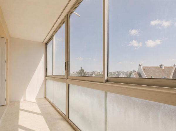 ROSCOFF – Agréable T1 bis avec balcon exposé sud, parking privé et petite vue mer et cave