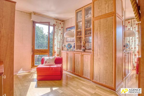 Le Chesnay Parly 2 Appartement 4 pièces de 81 m² carrez situé au 2e et dernier étage avec ascenseur, loggia, cave et box en sous-sol 426 000 € **  - Référence  28305