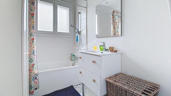 EXCLUSIVITE NANTES - HAUTS-PAVÉS, FELIX FAURE, MONSELET / COPROPRIÉTÉ RÉNOVÉE BBC, Appartement 3 pièces 2 chambres, ascenseur, balcon, cave, grand jardin collectif clos.