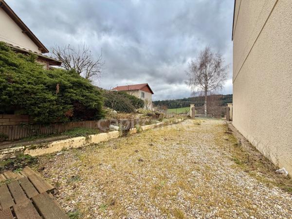 MAISON 75 M2, 3 CHAMBRES, 568 M2 DE TERRAIN CLOS, GARAGE, CAVE, ATELIER, DOUBLE VITRAGE PVC ET VOLETS ALU DE 2015, CHARPENTE/COUVERTURE OK, TF 743€