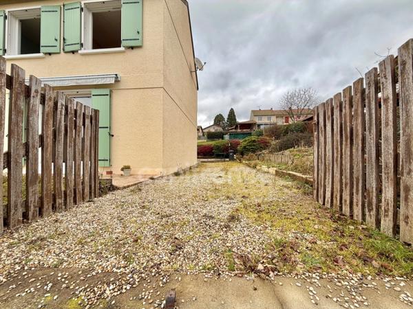 MAISON 75 M2, 3 CHAMBRES, 568 M2 DE TERRAIN CLOS, GARAGE, CAVE, ATELIER, DOUBLE VITRAGE PVC ET VOLETS ALU DE 2015, CHARPENTE/COUVERTURE OK, TF 743€