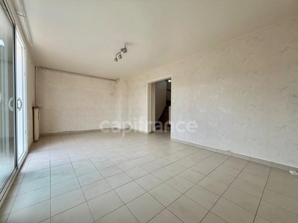 MAISON 75 M2, 3 CHAMBRES, 568 M2 DE TERRAIN CLOS, GARAGE, CAVE, ATELIER, DOUBLE VITRAGE PVC ET VOLETS ALU DE 2015, CHARPENTE/COUVERTURE OK, TF 743€