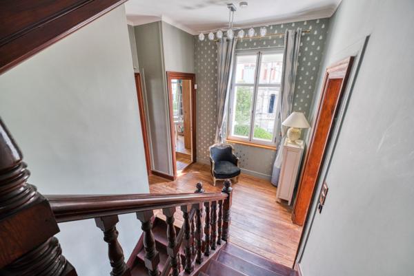 SUPERBE VILLA BALNEAIRE A 50 M DE LA PLAGE DANS LE PARC DE ROYAN