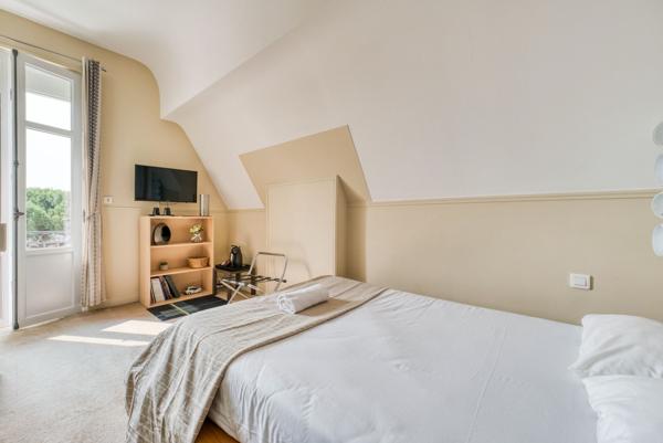 SUPERBE VILLA BALNEAIRE A 50 M DE LA PLAGE DANS LE PARC DE ROYAN