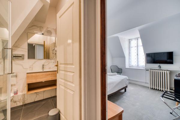 SUPERBE VILLA BALNEAIRE A 50 M DE LA PLAGE DANS LE PARC DE ROYAN