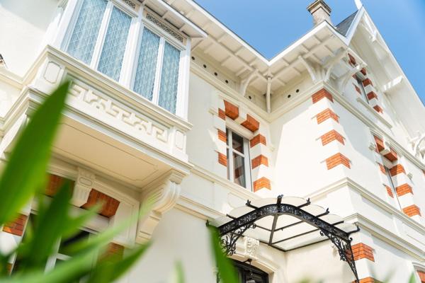 SUPERBE VILLA BALNEAIRE A 50 M DE LA PLAGE DANS LE PARC DE ROYAN