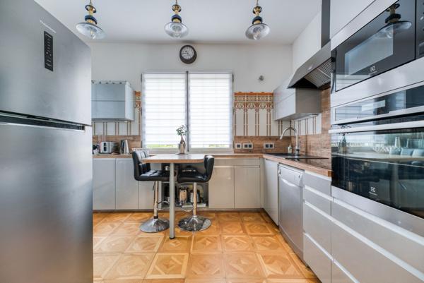 SUPERBE VILLA BALNEAIRE A 50 M DE LA PLAGE DANS LE PARC DE ROYAN