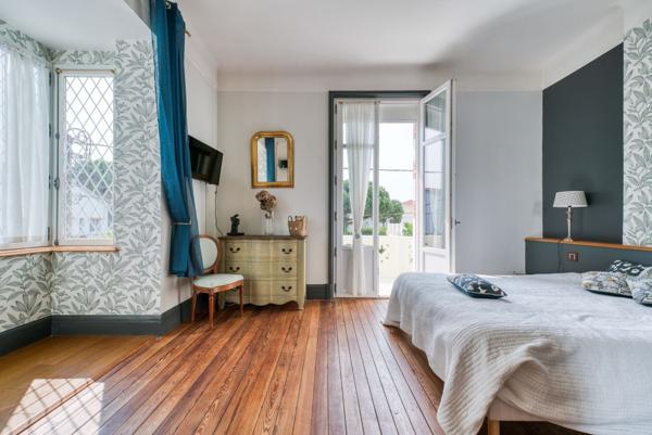 SUPERBE VILLA BALNEAIRE A 50 M DE LA PLAGE DANS LE PARC DE ROYAN