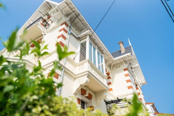 SUPERBE VILLA BALNEAIRE A 50 M DE LA PLAGE DANS LE PARC DE ROYAN