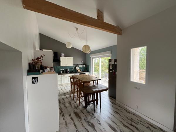 Maison de centre-ville avec jardin SAINT JEAN D'ANGELY (17)