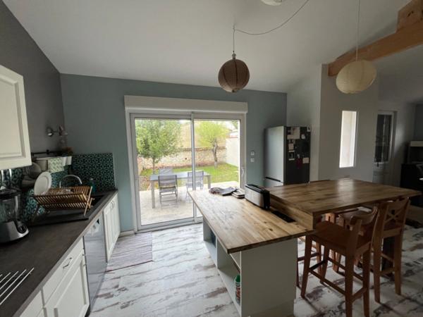 Maison de centre-ville avec jardin SAINT JEAN D'ANGELY (17)