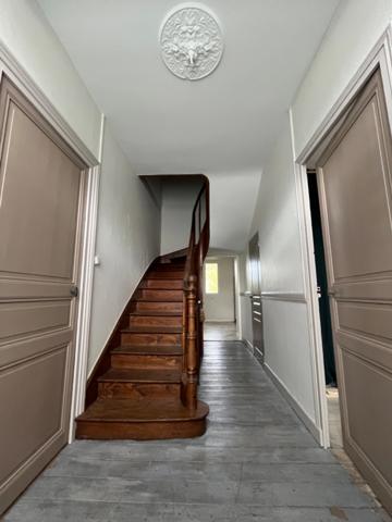 Maison de centre-ville avec jardin SAINT JEAN D'ANGELY (17)