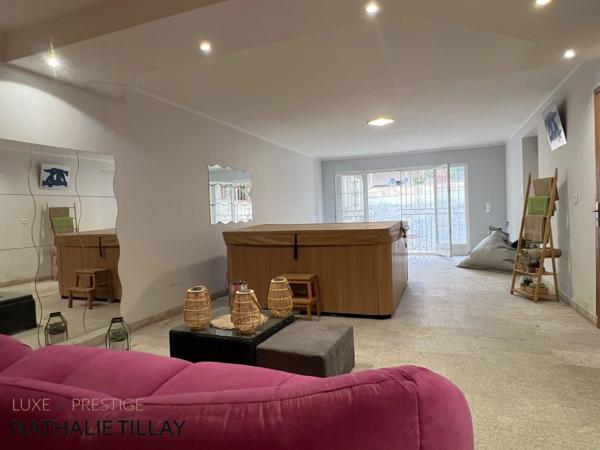 SAINT JEAN DE BRAYE , limite Boigny, a vendre, maison de 309 m², jardin paysagé, piscine, pool house, garages et stationnements , parcelle 2748 m²